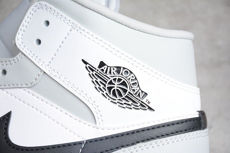 AJ1 Mid