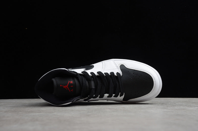 AJ1 Mid