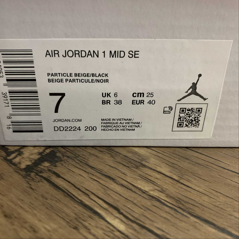 AJ1 Mid