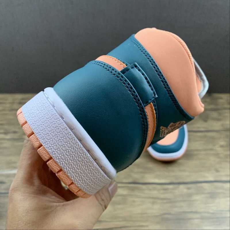 AJ1 Mid