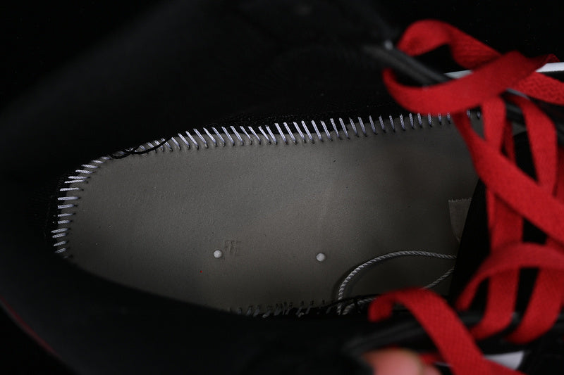 AJ1 Mid