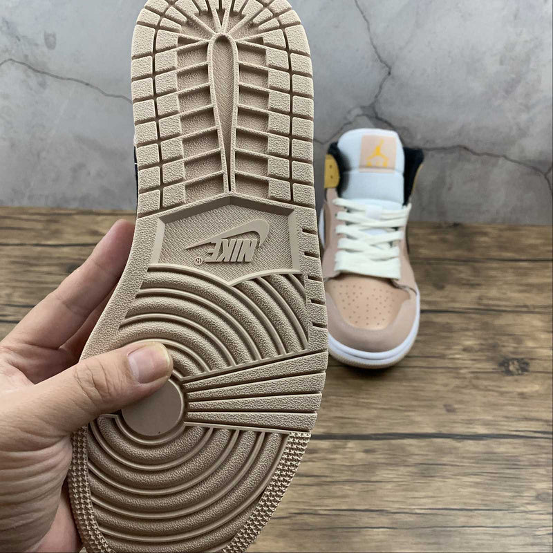AJ1 Mid