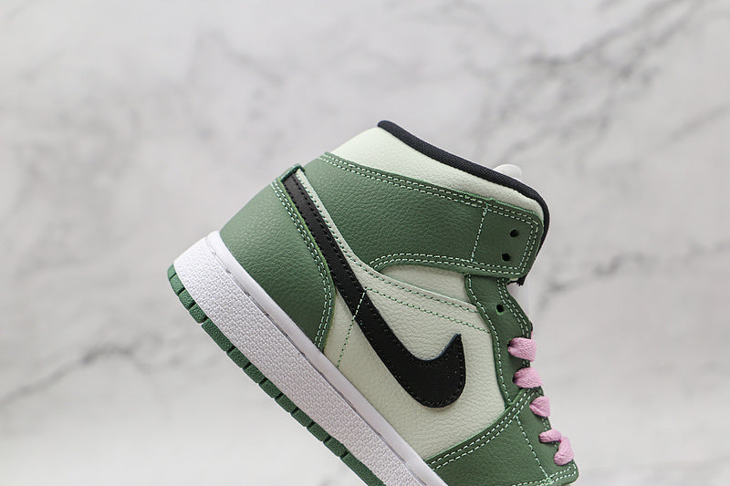 AJ1 Mid