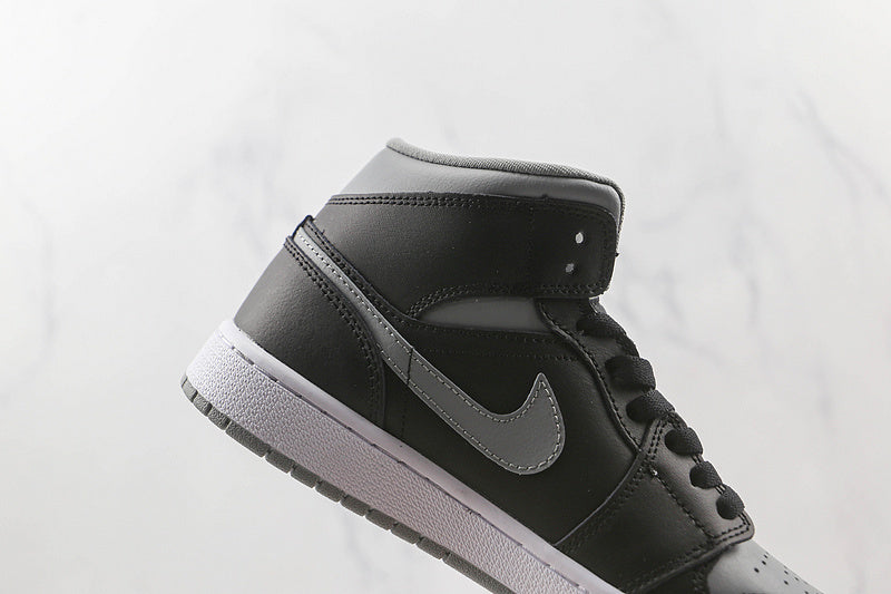 AJ1 Mid
