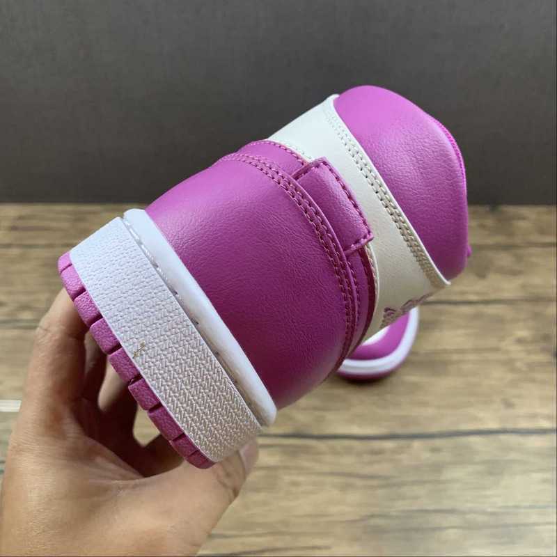 AJ1 Mid