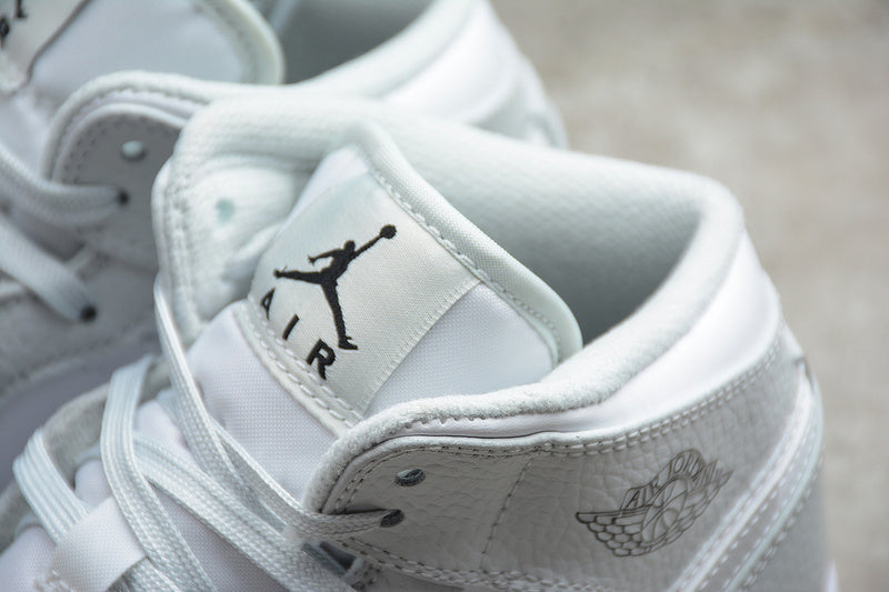 AJ1 Mid