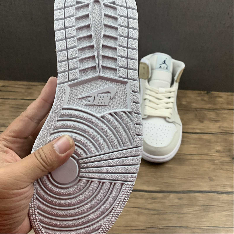 AJ1 Mid