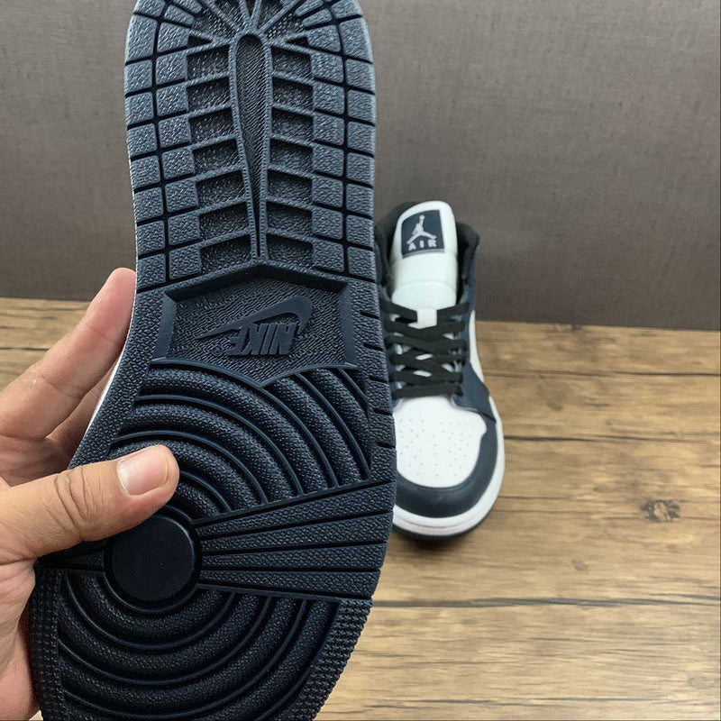 AJ1 Mid