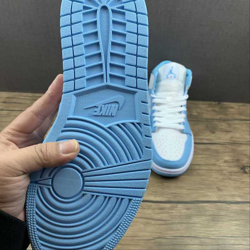 AJ1 Mid