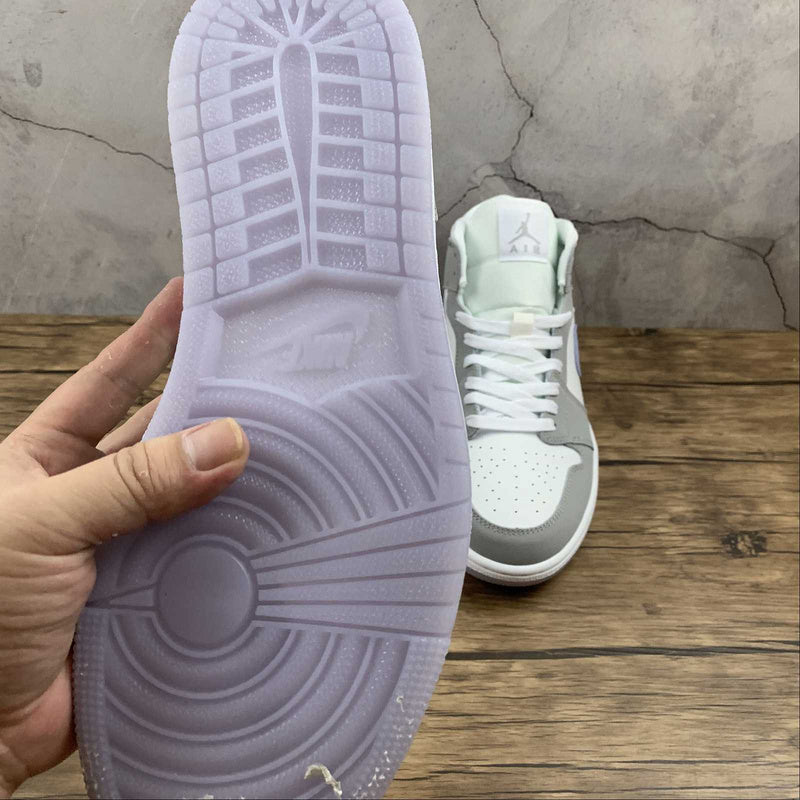AJ1 Mid