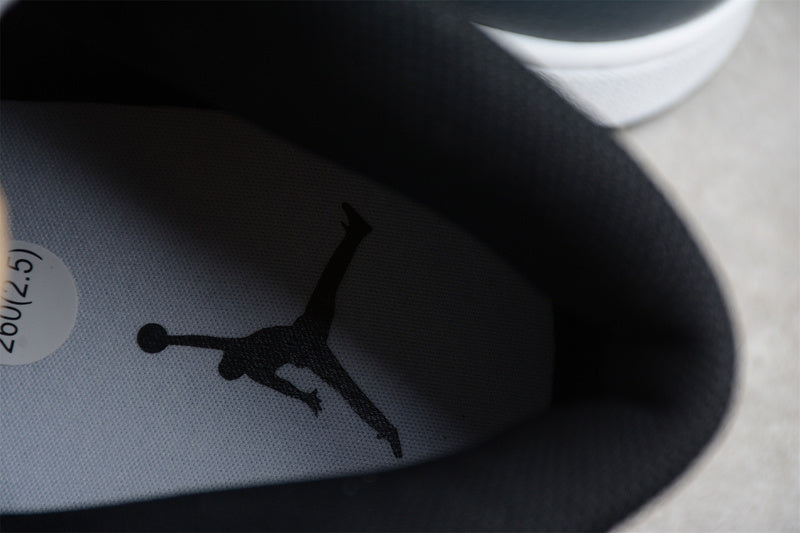 AJ1 Mid