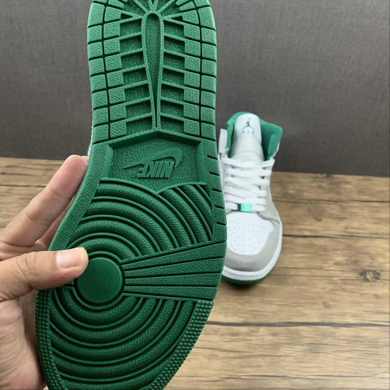 AJ1 Mid