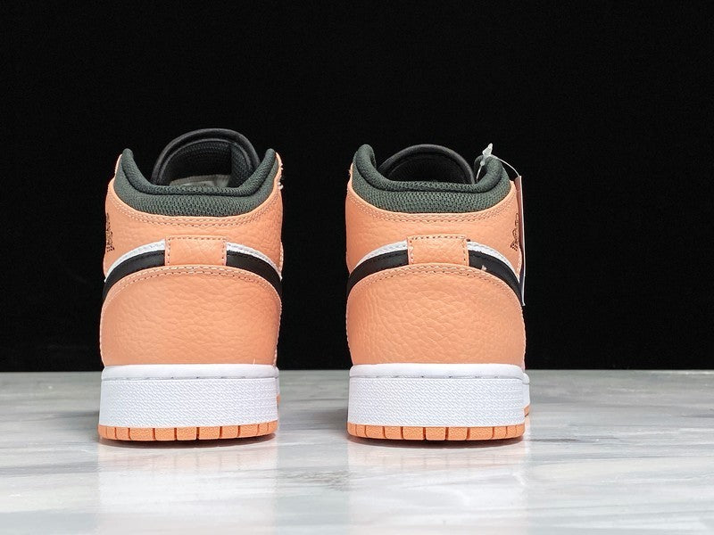 AJ1 Mid