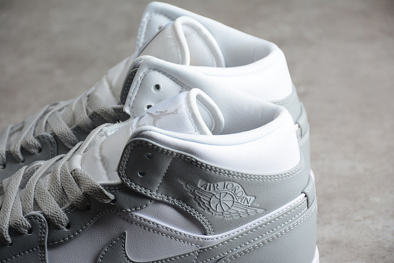 AJ1 Mid