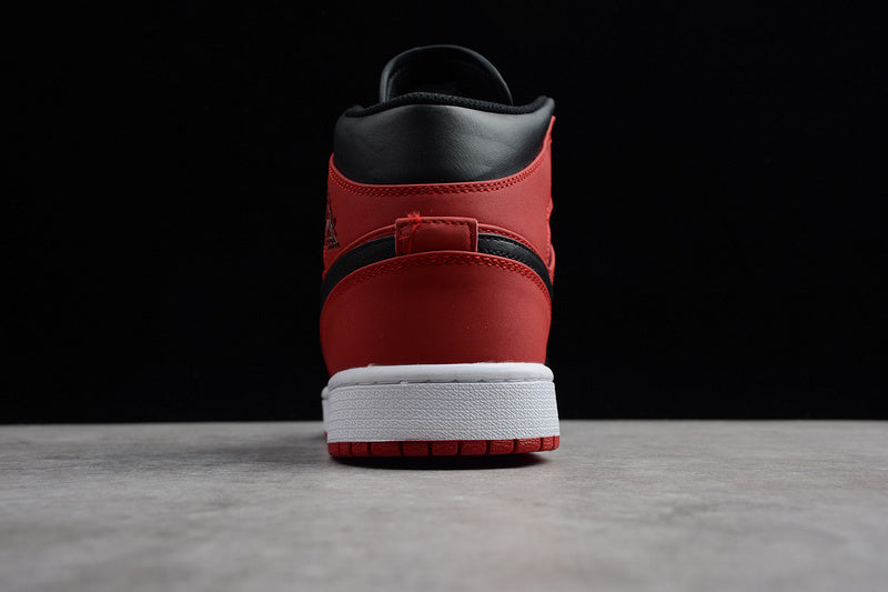 AJ1 Mid