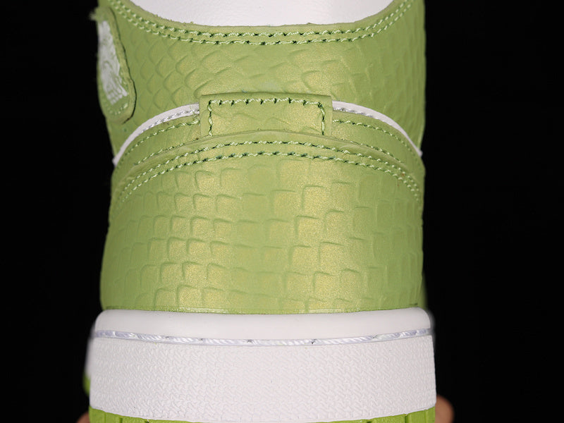 AJ1 Mid
