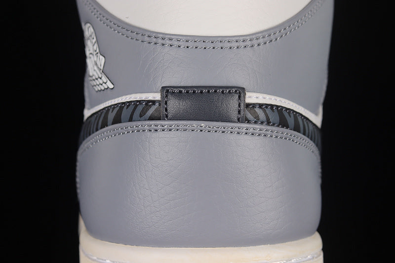 AJ1 Mid
