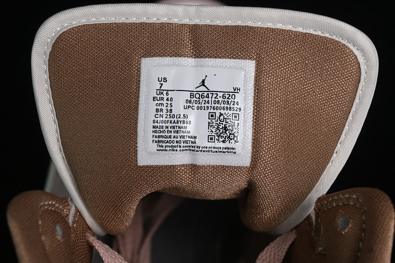 AJ1 Mid