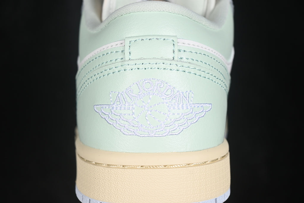 AJ1 Low