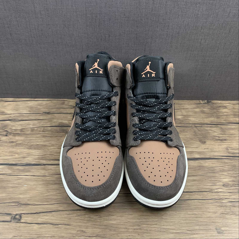AJ1 Mid