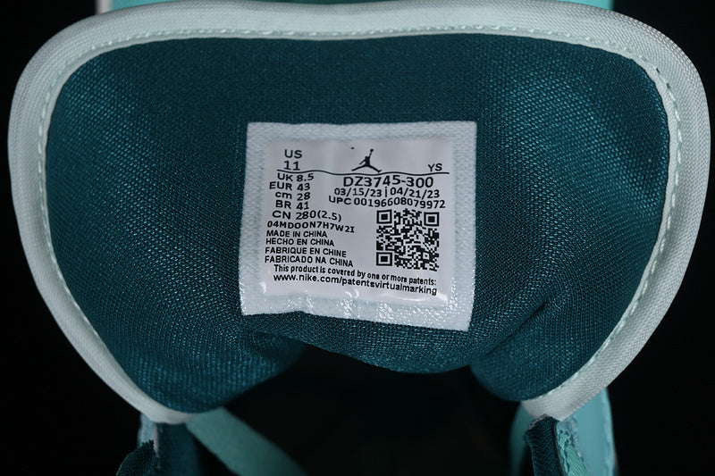 AJ1 Mid