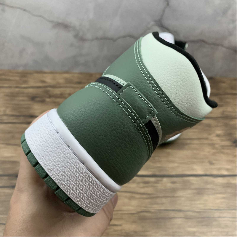 AJ1 Mid