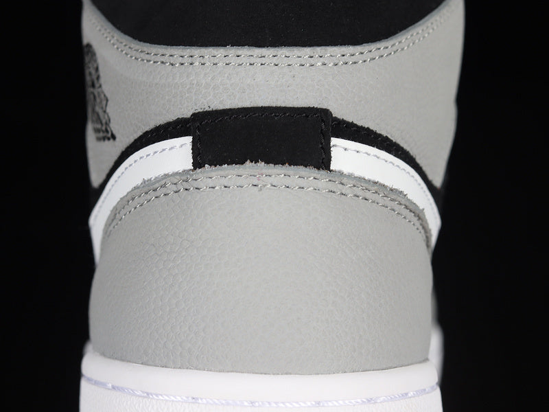 AJ1 Mid