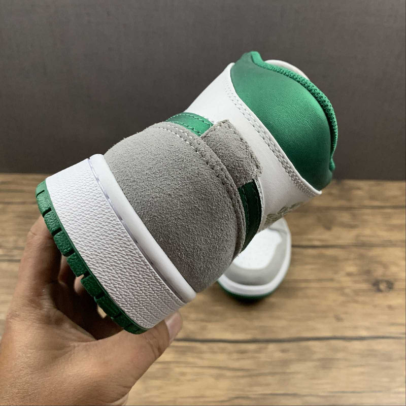 AJ1 Mid