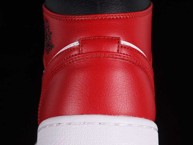 AJ1 Mid