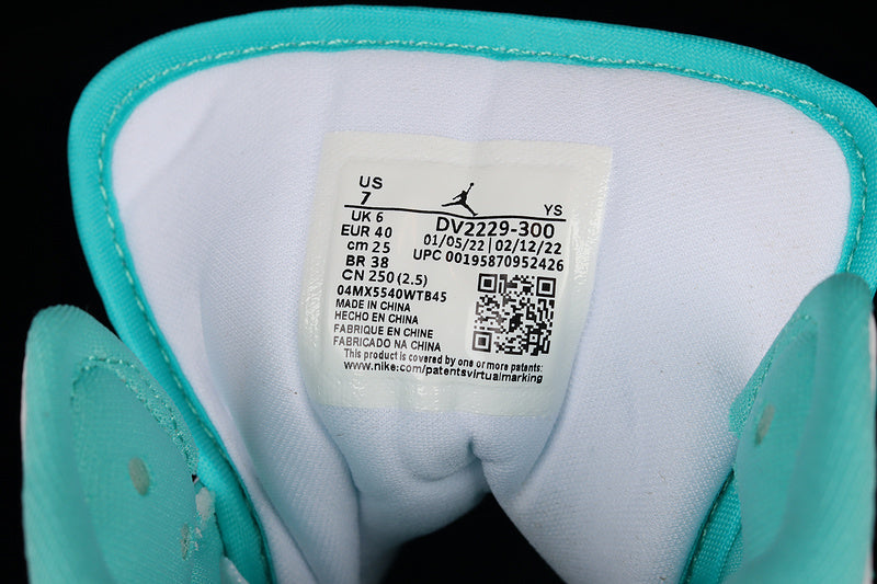 AJ1 Mid