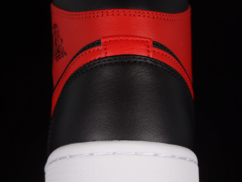 AJ1 Mid