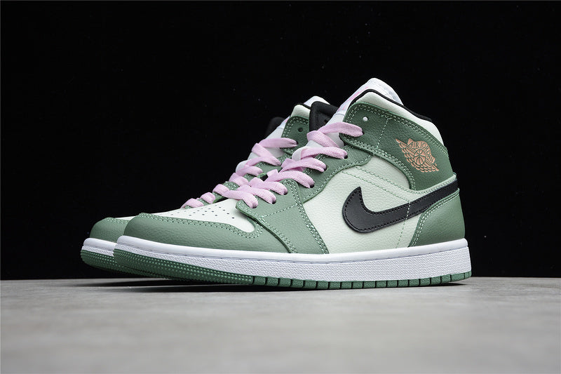 AJ1 Mid