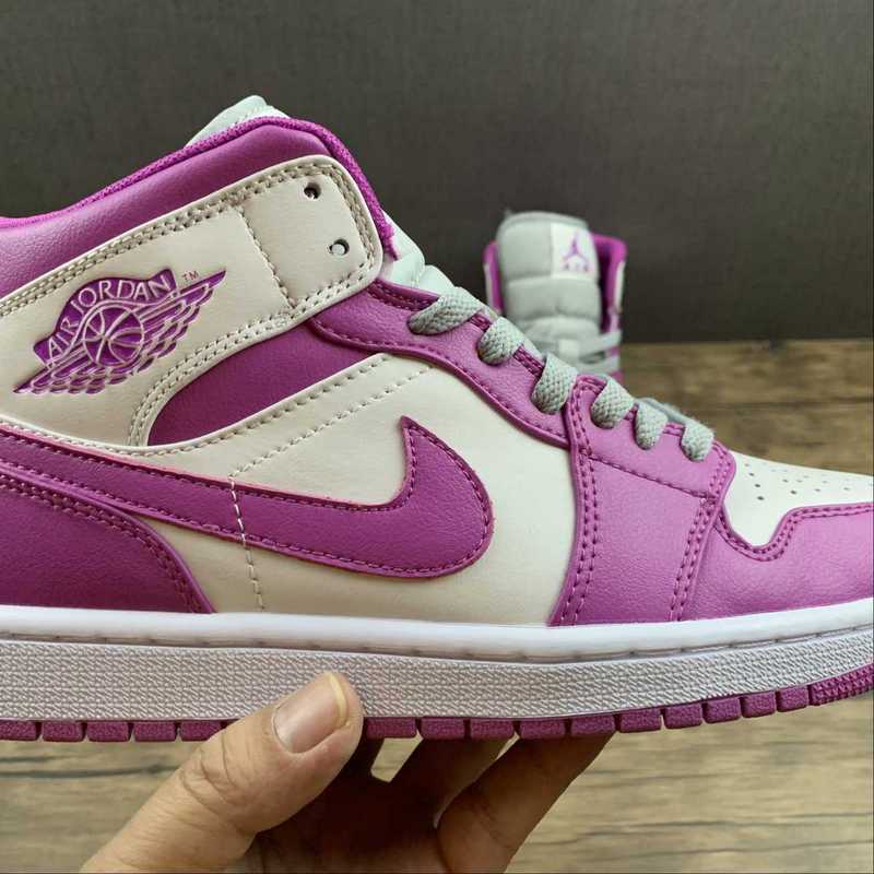 AJ1 Mid