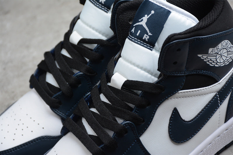 AJ1 Mid