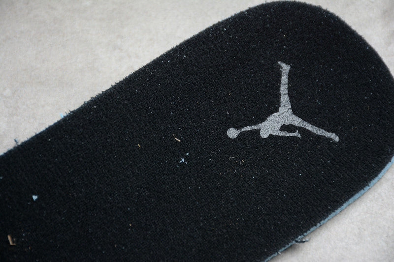 AJ1 Mid