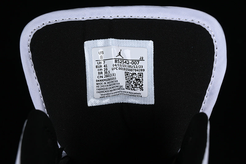 AJ1 Mid