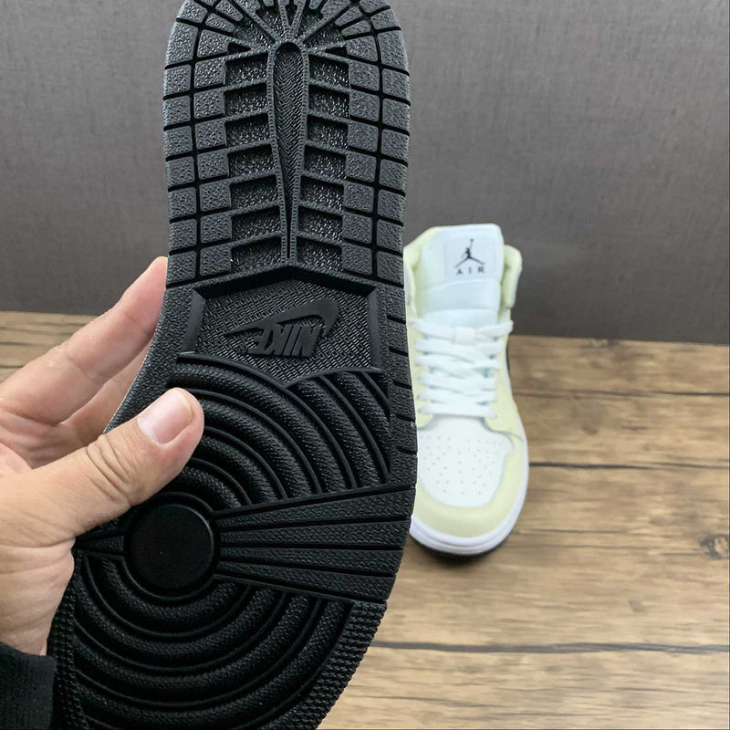 AJ1 Mid