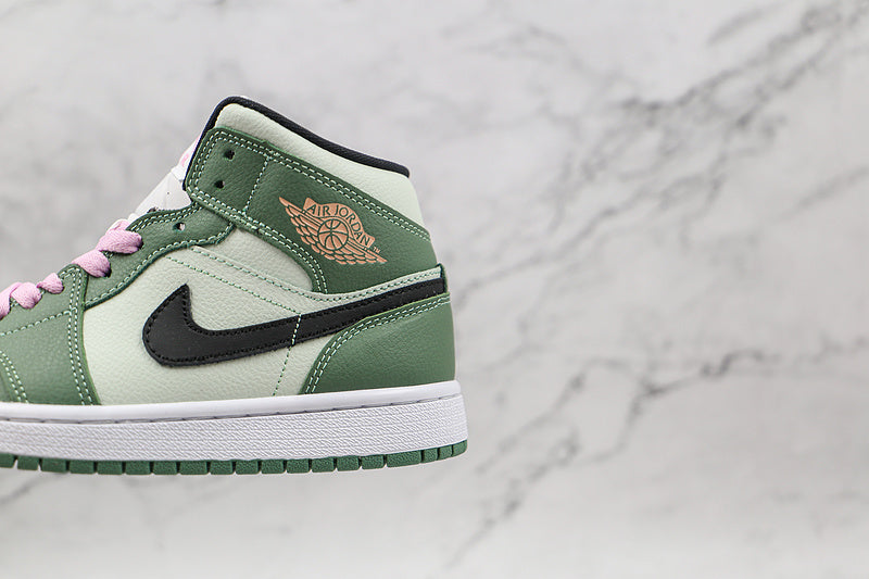 AJ1 Mid
