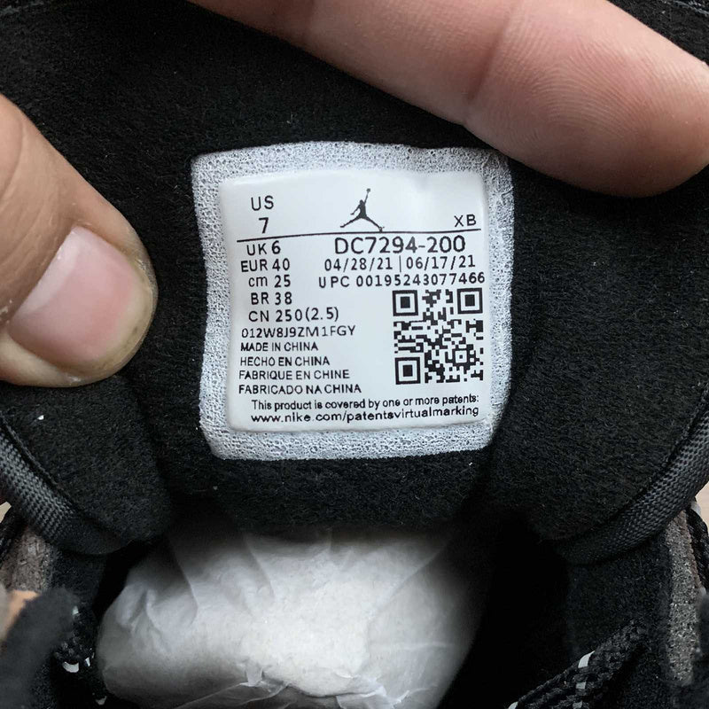AJ1 Mid