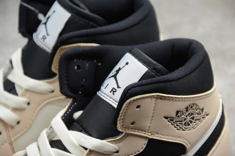 AJ1 Mid