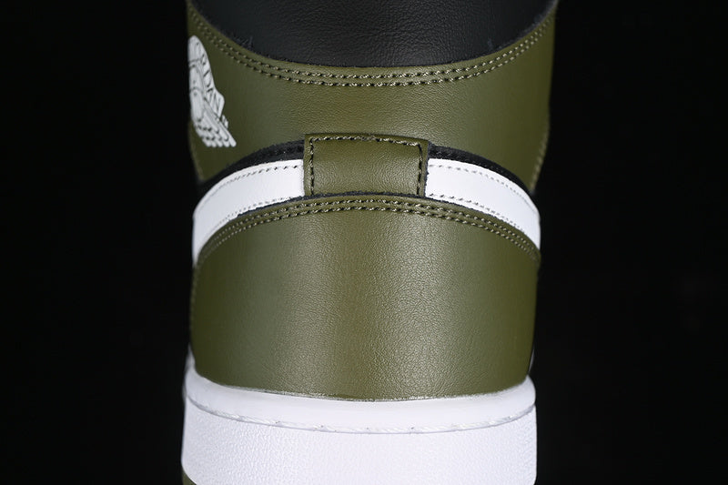 AJ1 Mid