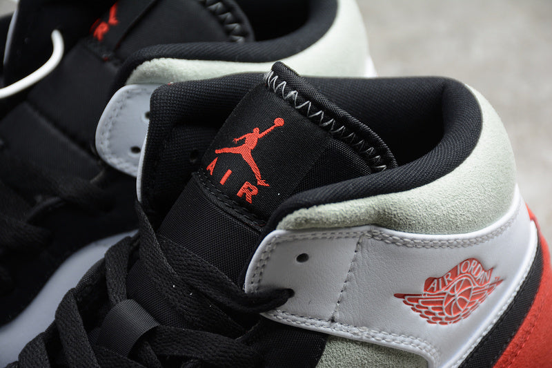 AJ1 Mid