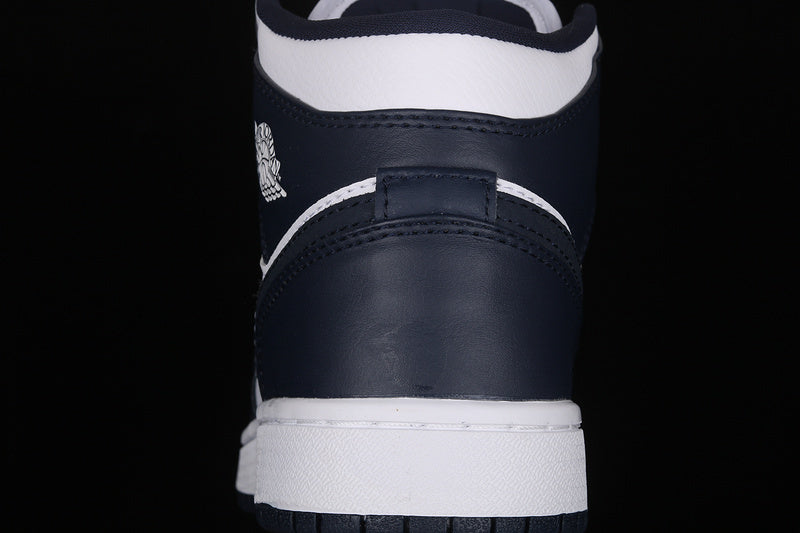 AJ1 Mid