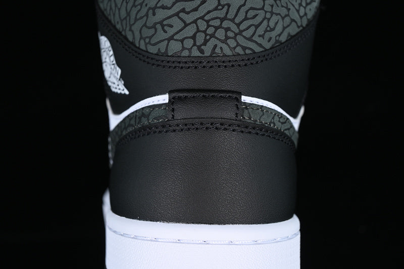 AJ1 Mid