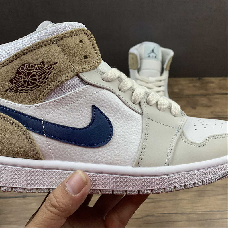 AJ1 Mid