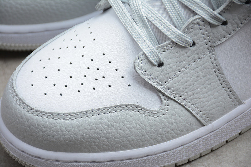 AJ1 Mid