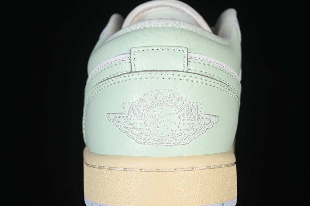 AJ1 Low