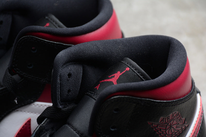 AJ1 Mid