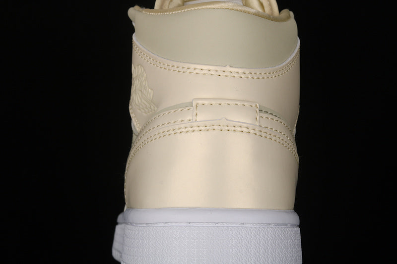 AJ1 Mid