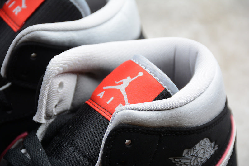 AJ1 Mid